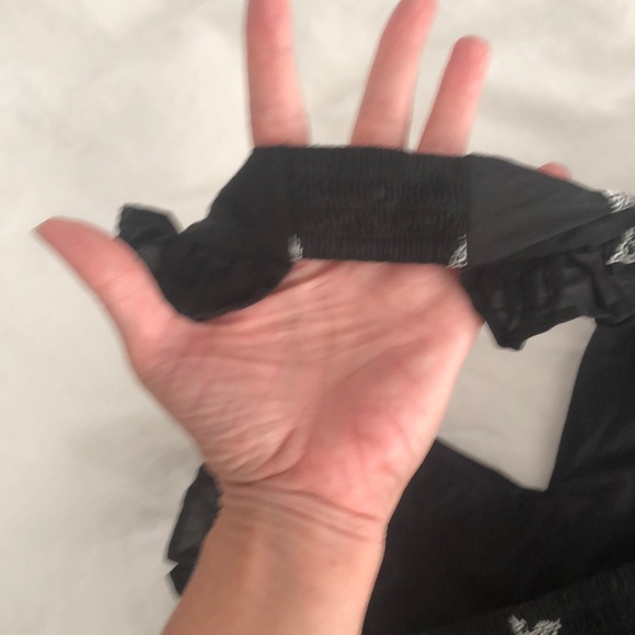 SOLD! 🦢 🌸 Bird embroidered halter top - Picture 5 of 9